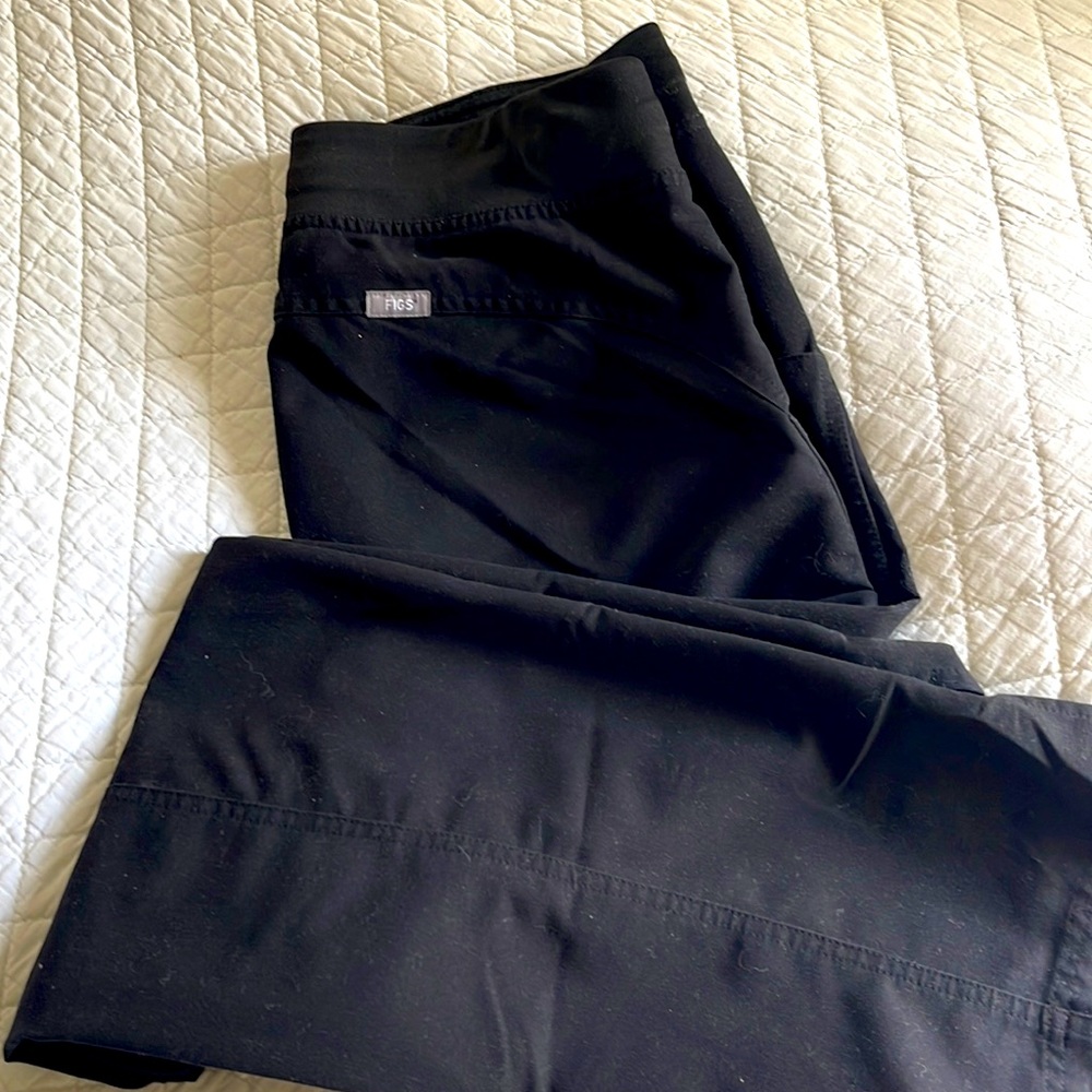 Size small figs black scrub pants